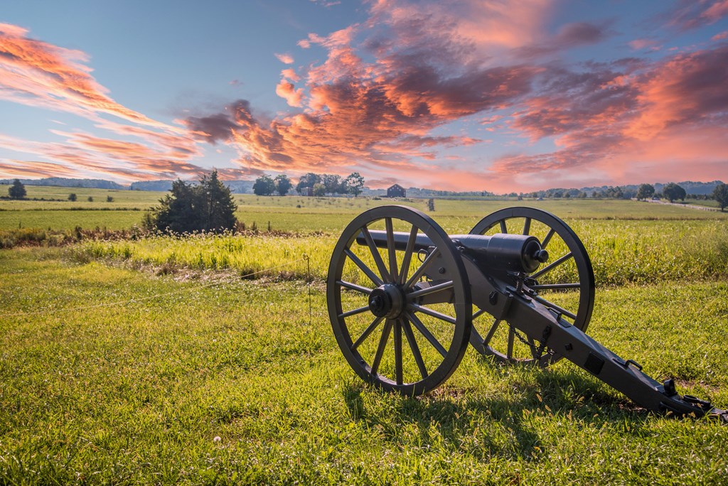 Canon aiming at a battlefield of Gettysburg