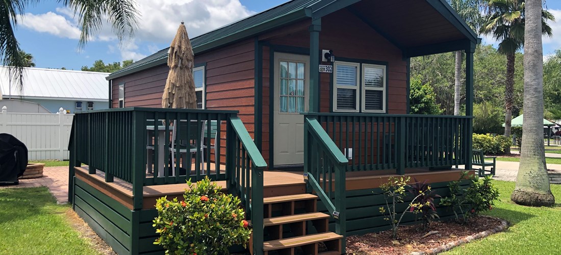Deluxe Cabin w/ Front Porch